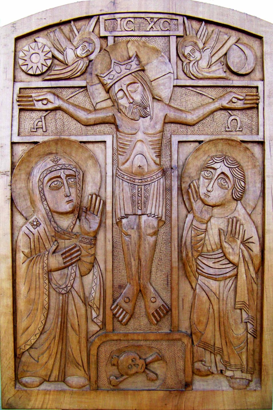 Christ en croix, à sa droite Marie, à sa gauche, l'évangéliste Jean